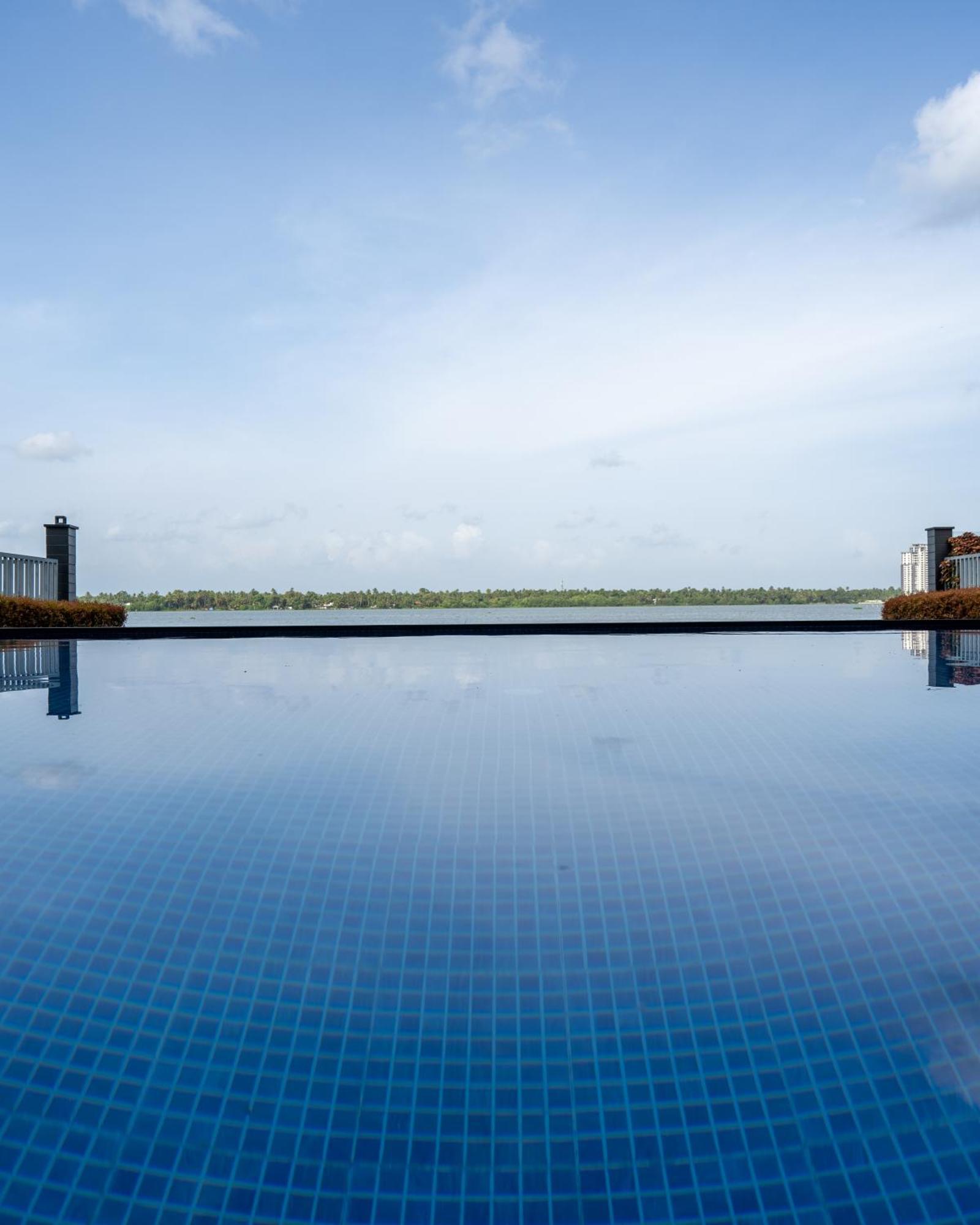 Kent Baywatch Suites Kochi Eksteriør bilde
